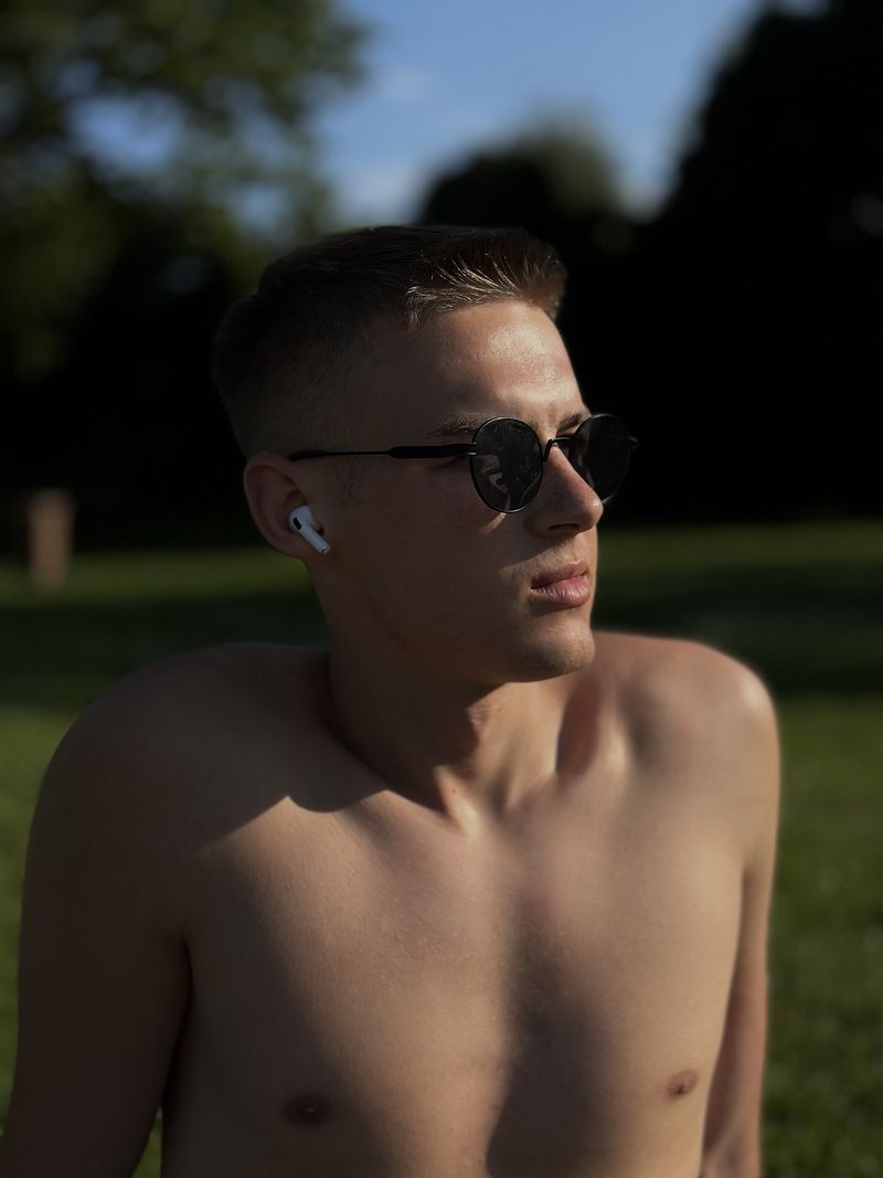 Volodymyr, 25