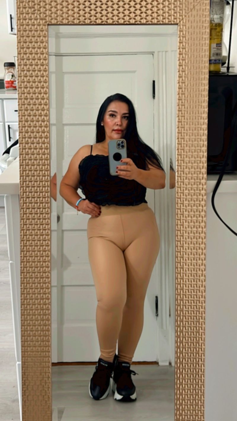 Amara, 48