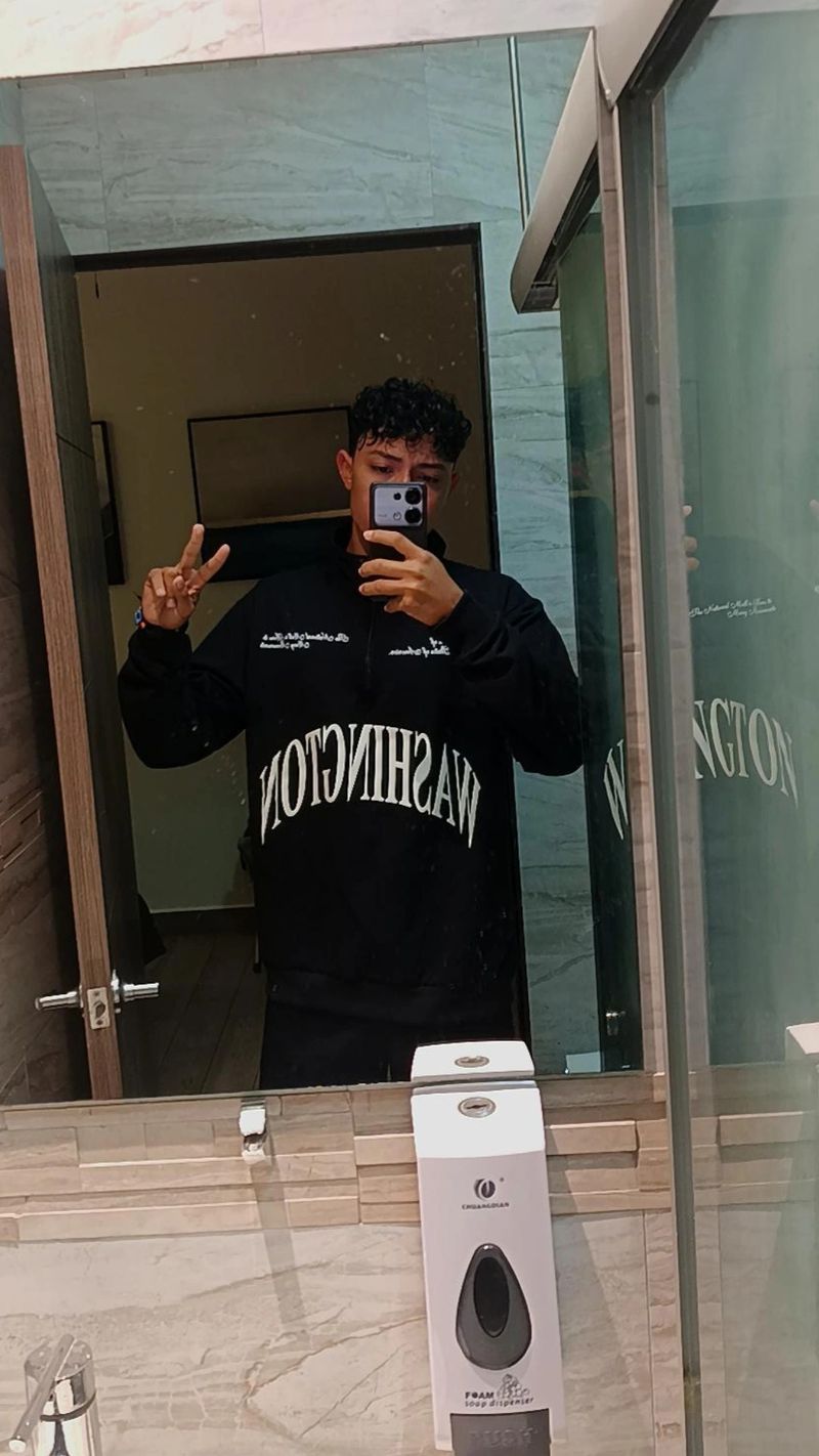 Stiven, 21