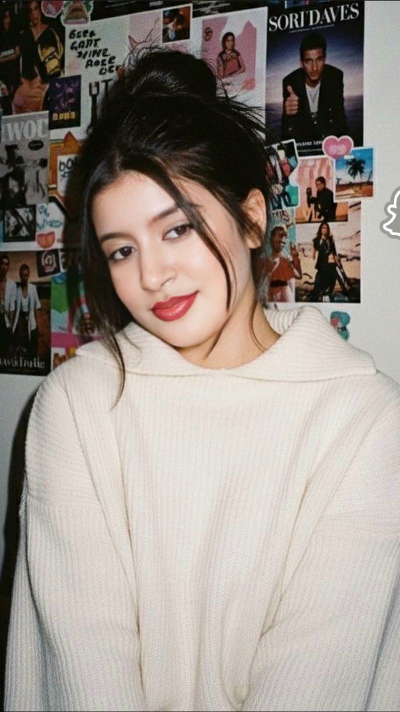 Chaymae, 22