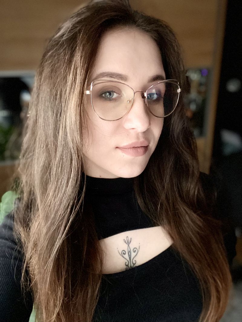 Angelika, 26