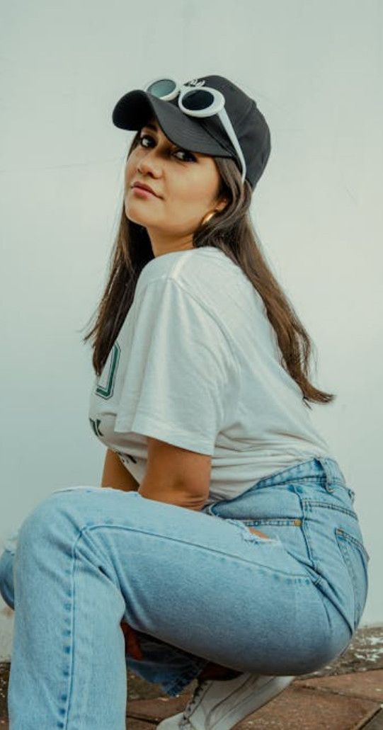 Lucia, 44