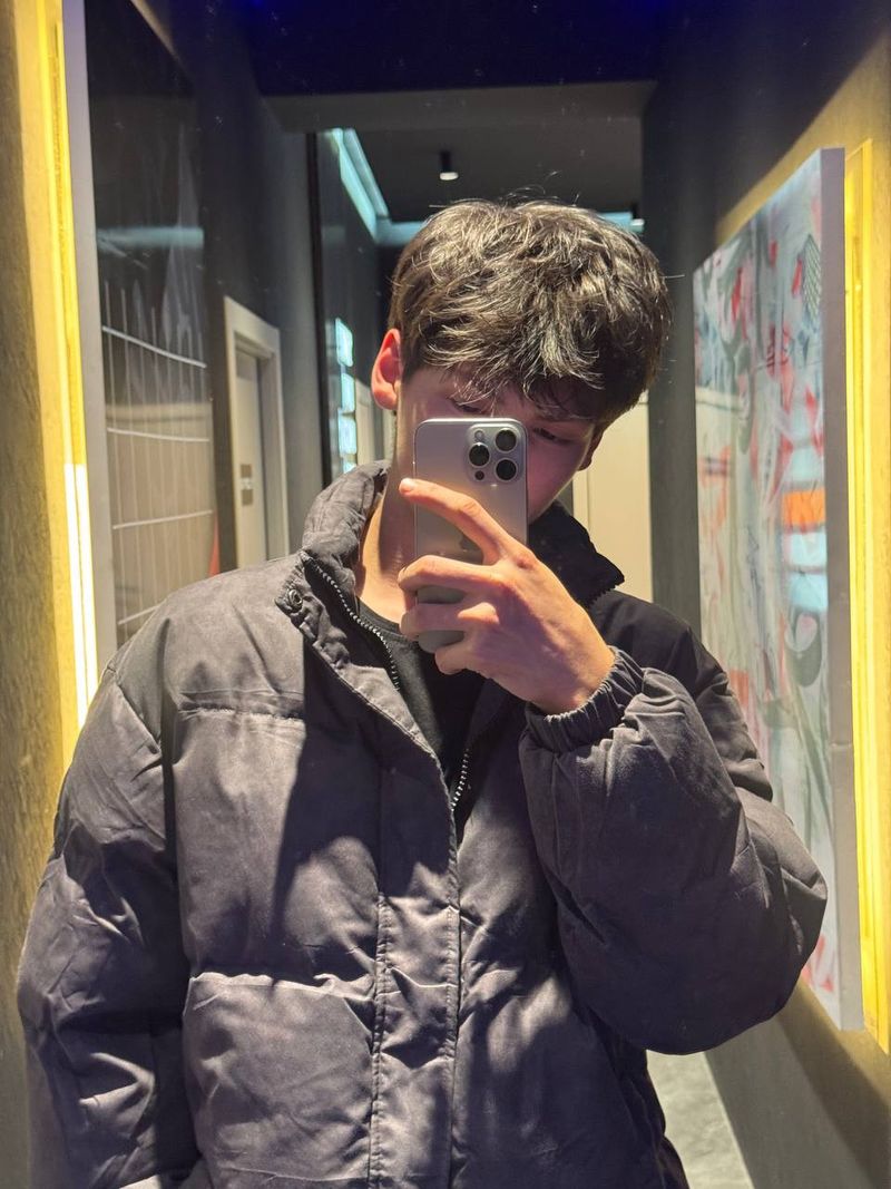 Aza, 18