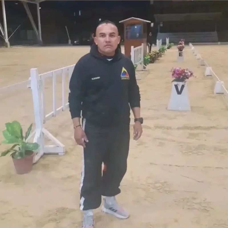 Luis, 40