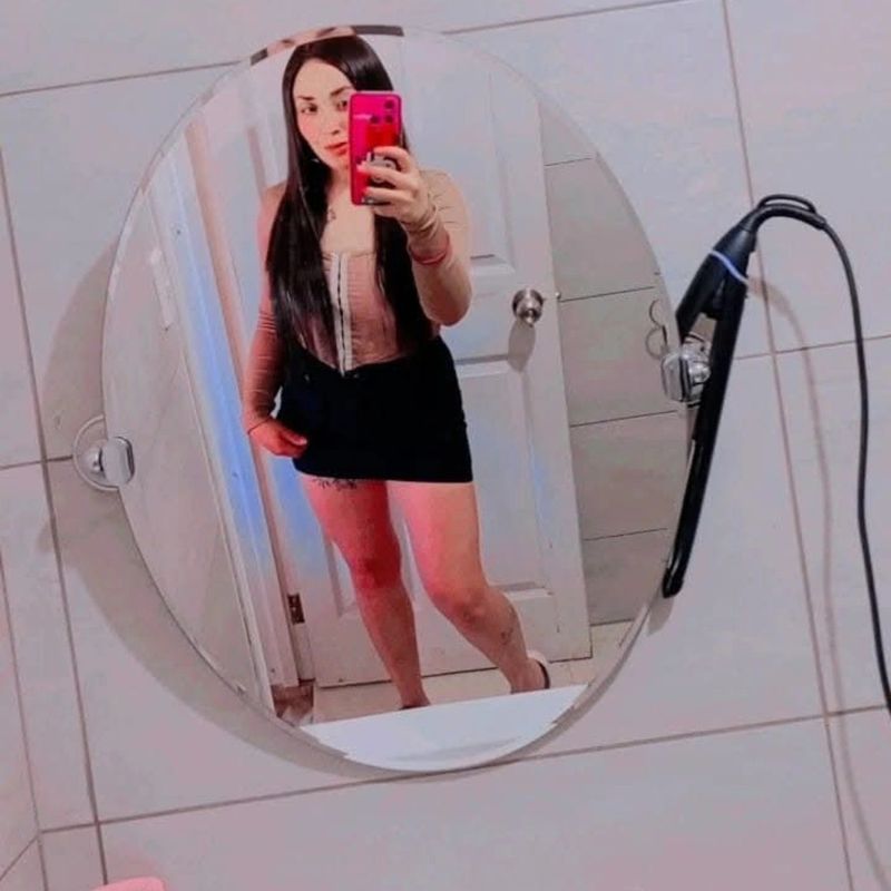 Fernanda, 27
