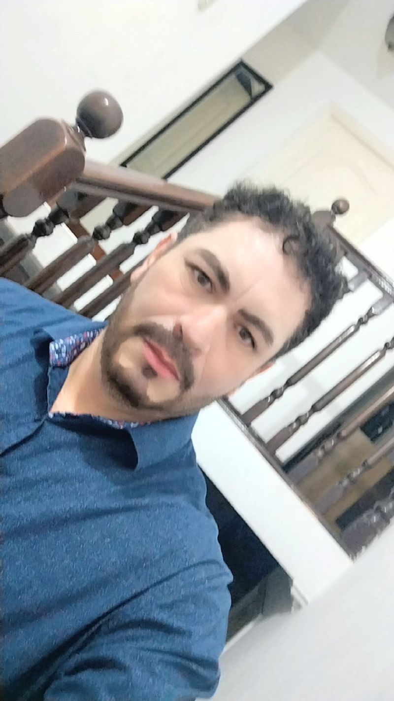 Jorge Luis, 53