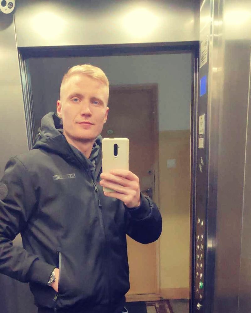 Dominik, 28