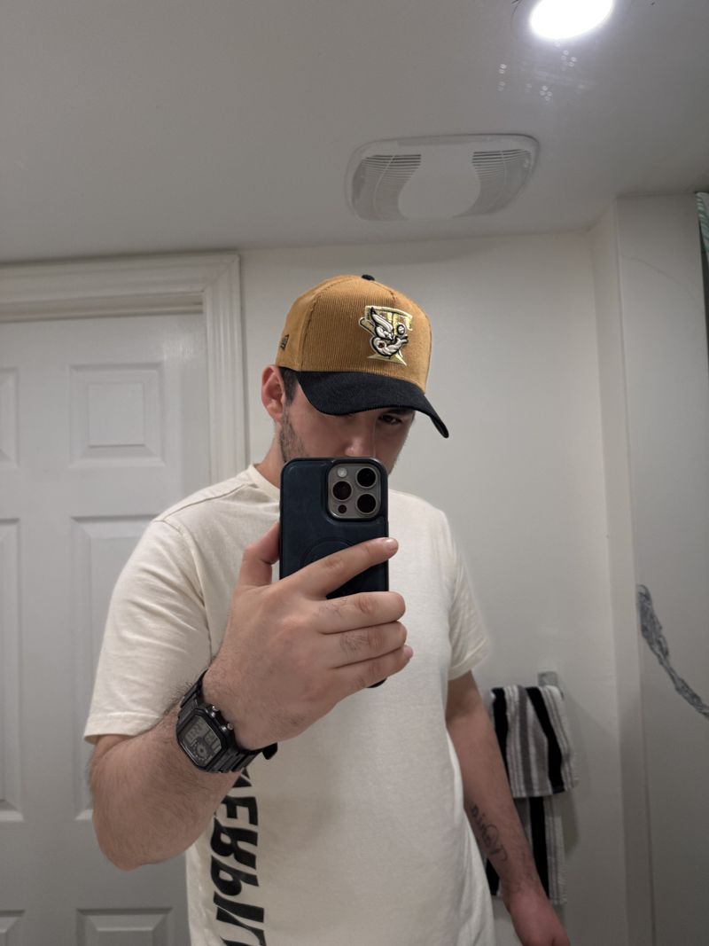 Gustavo, 32