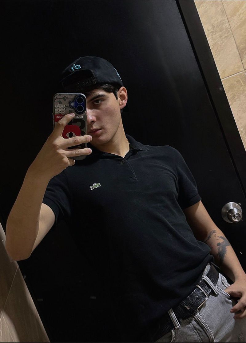 Daniel, 20