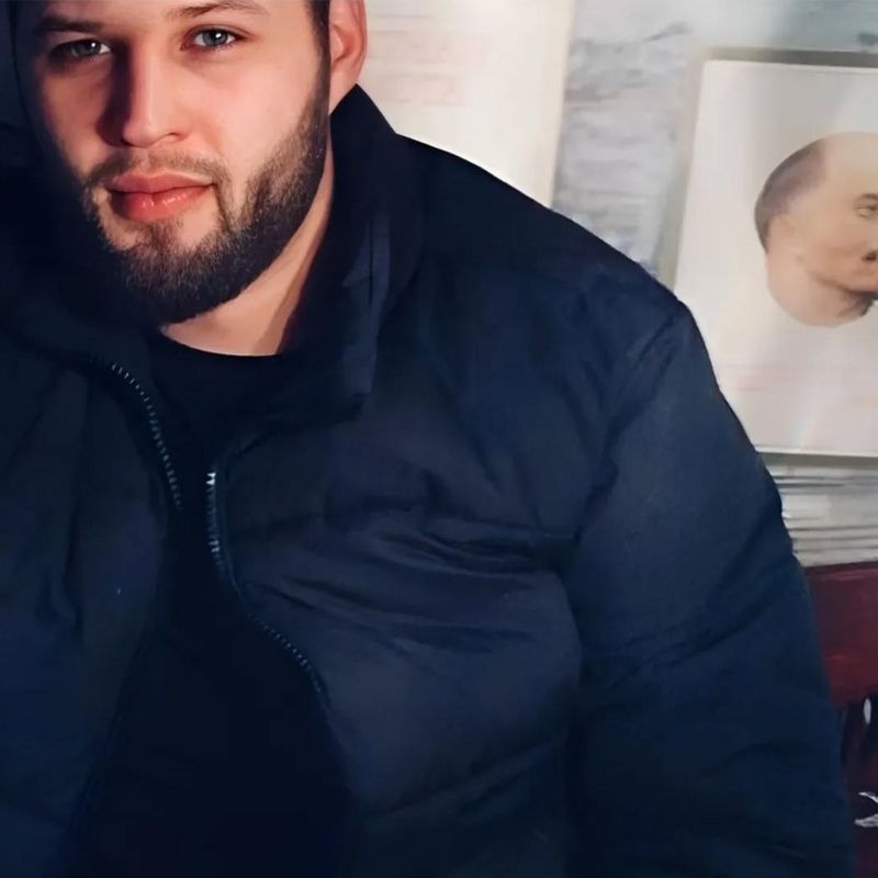 Марат, 32