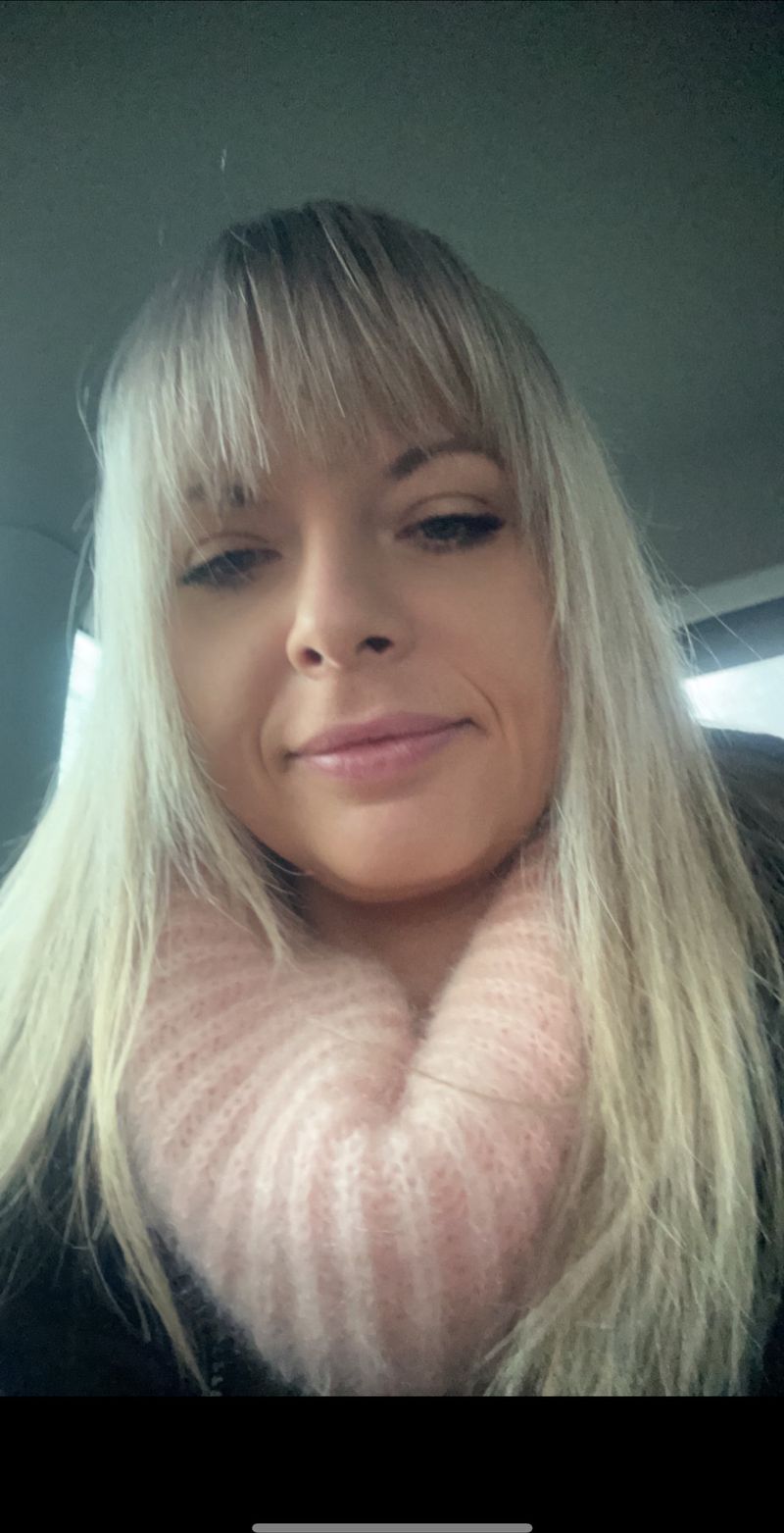 Anna, 43