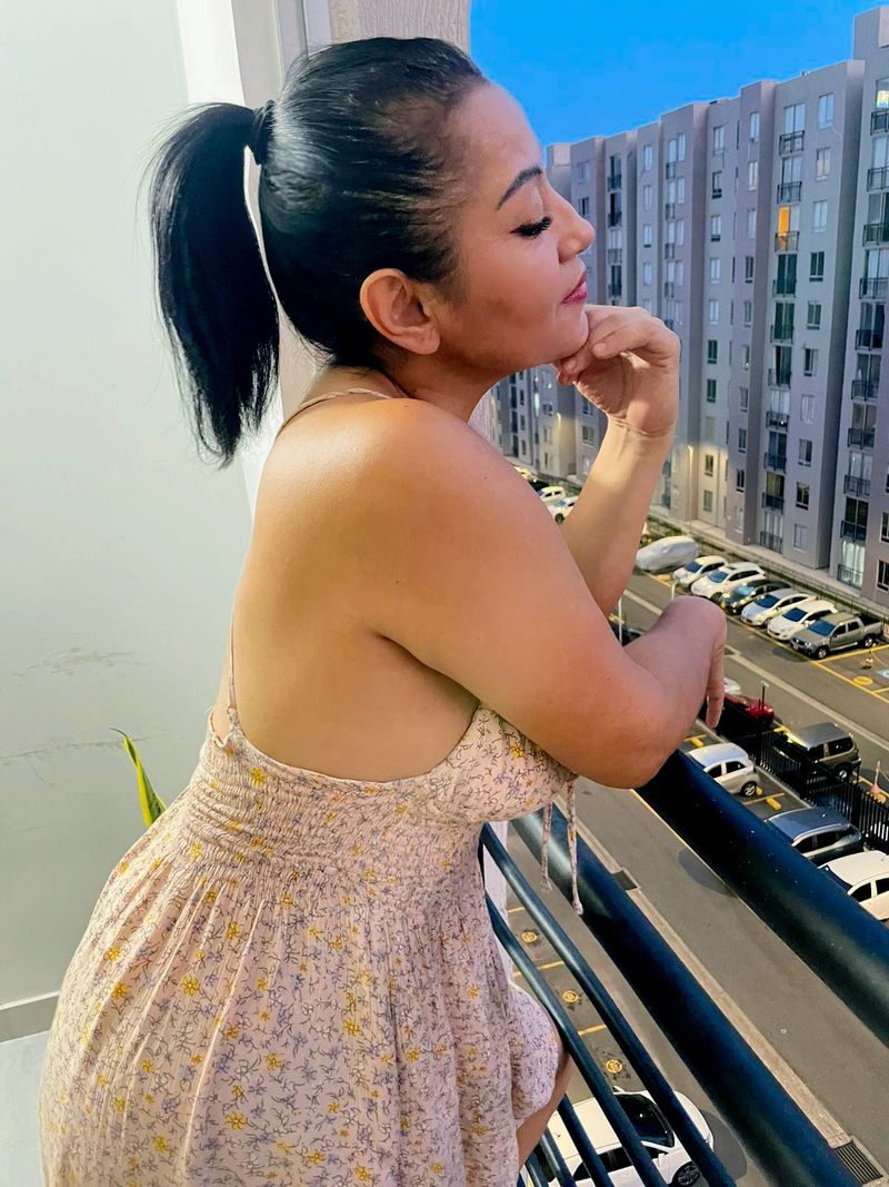 Moni, 51