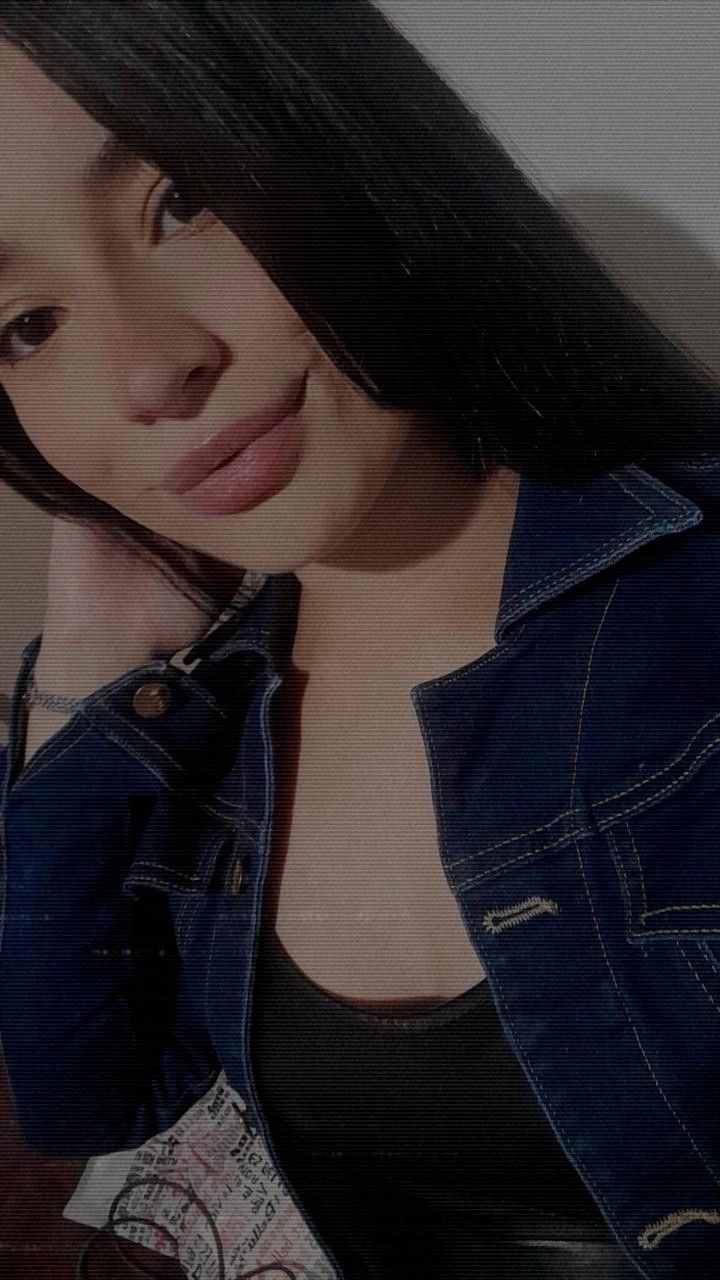 Yanel, 25