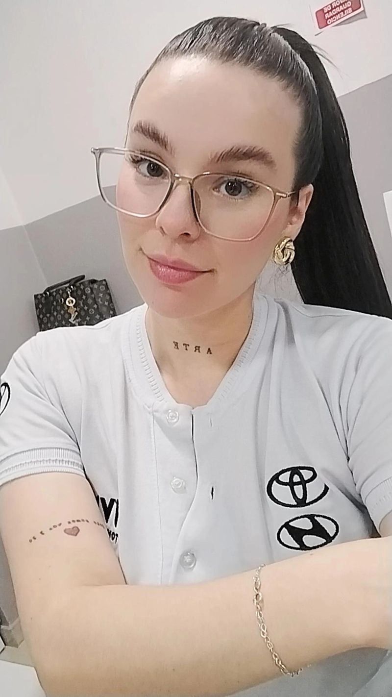 Claudia, 29
