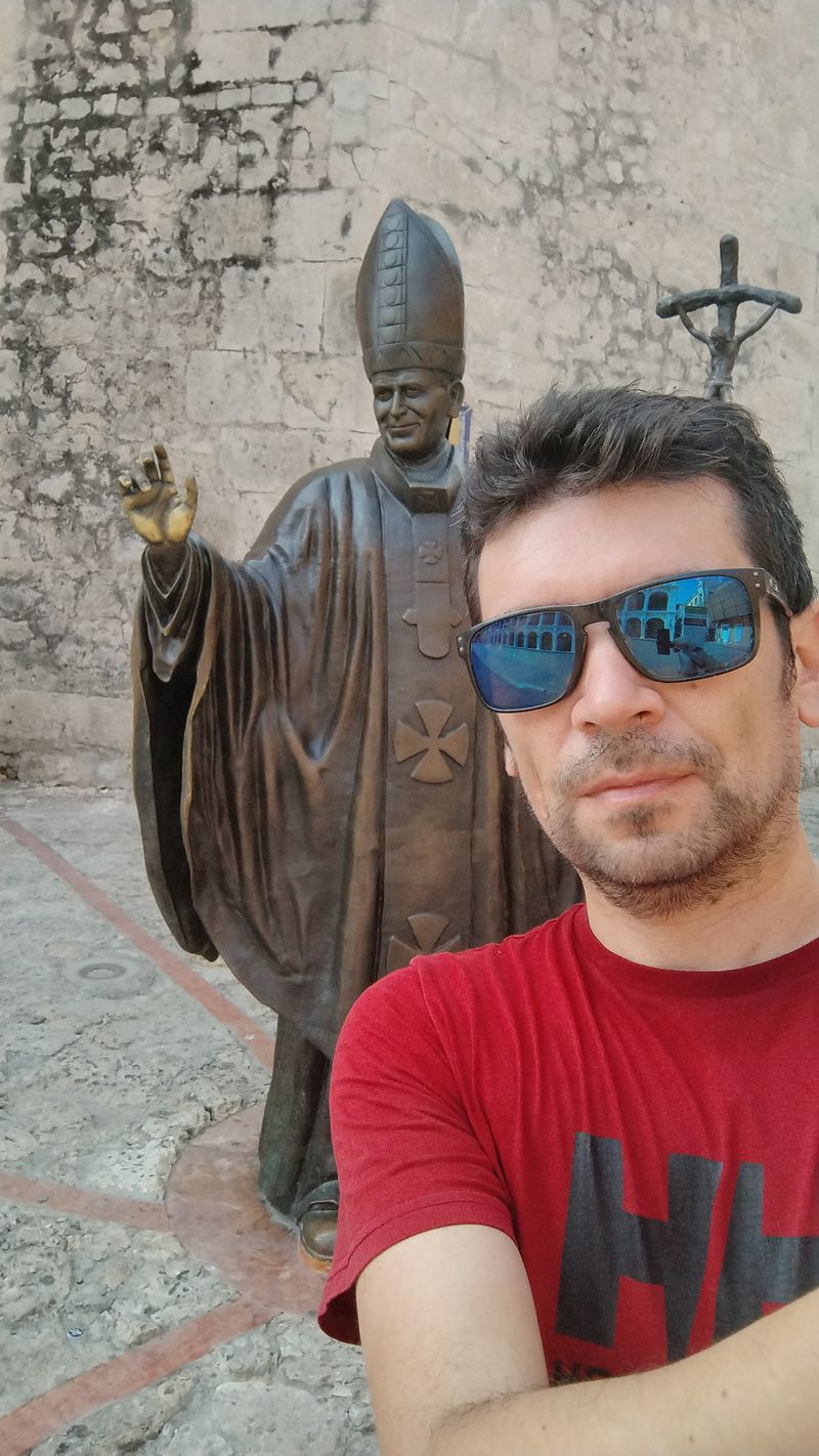 Daniel, 44