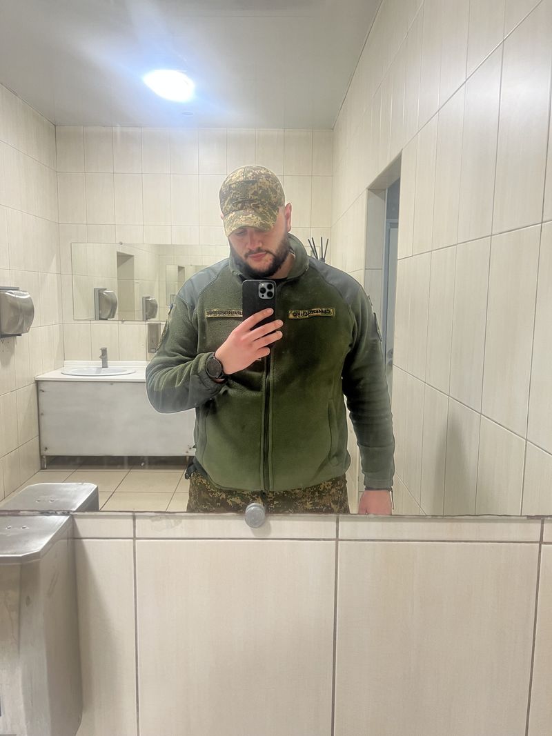 Гриша, 27