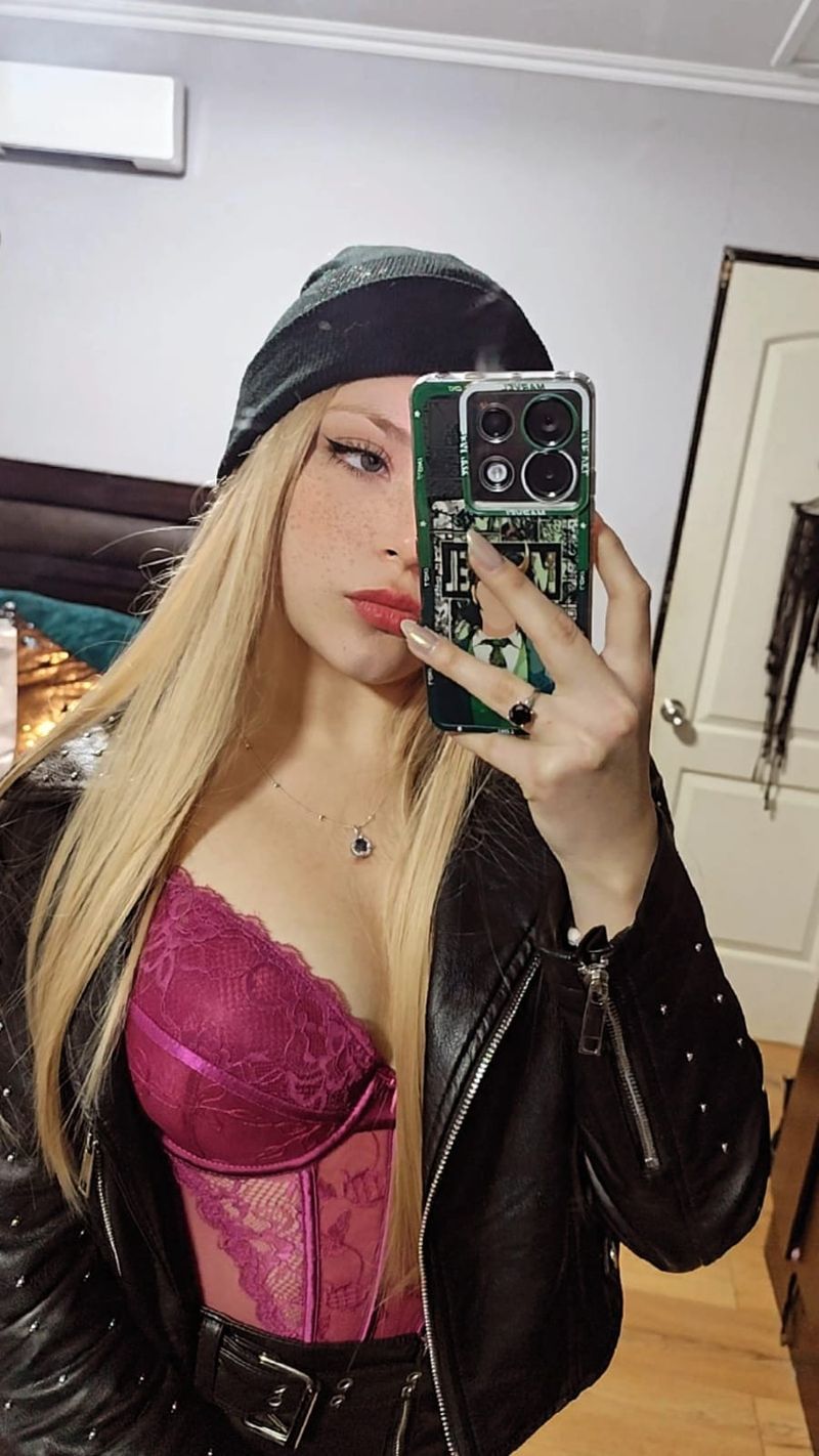 Beth, 24