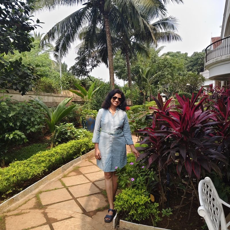 Tanuja, 43