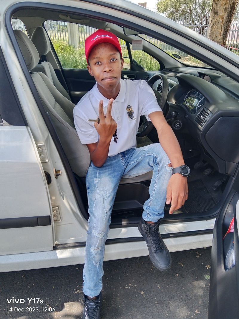 Refentse, 21