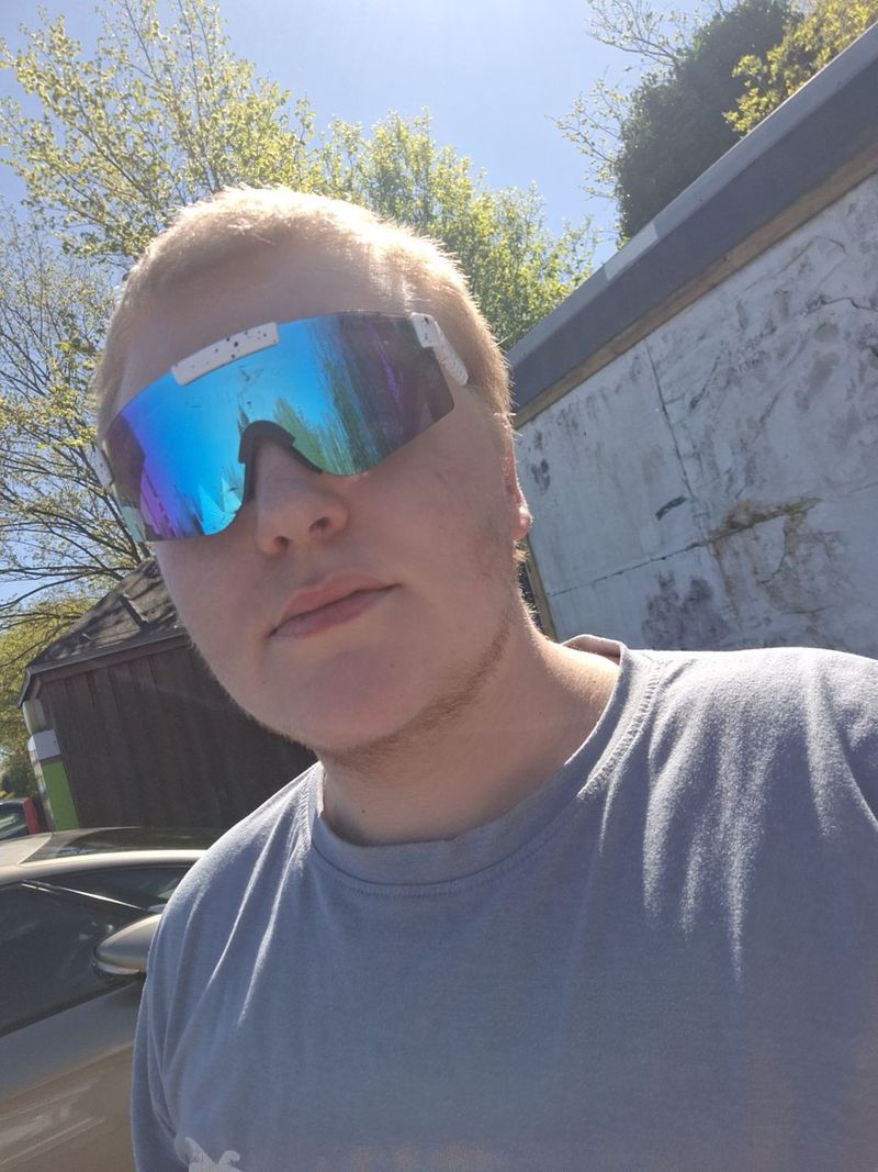Seb, 18