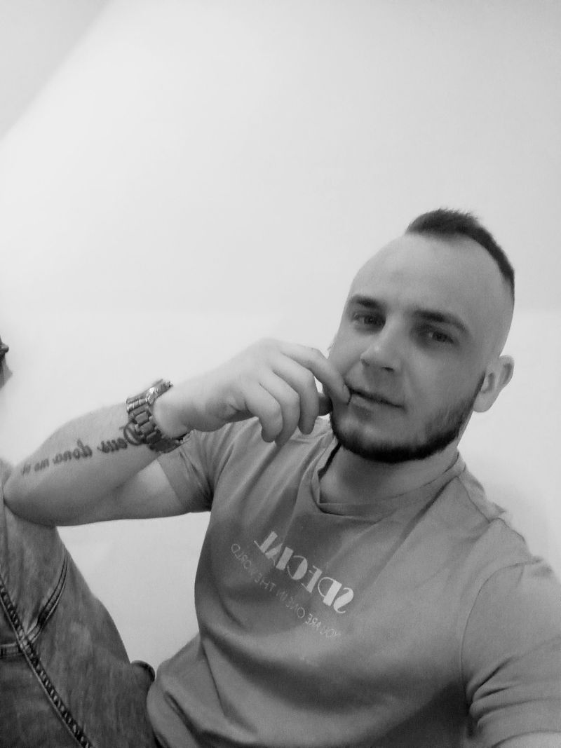Andrzej, 28