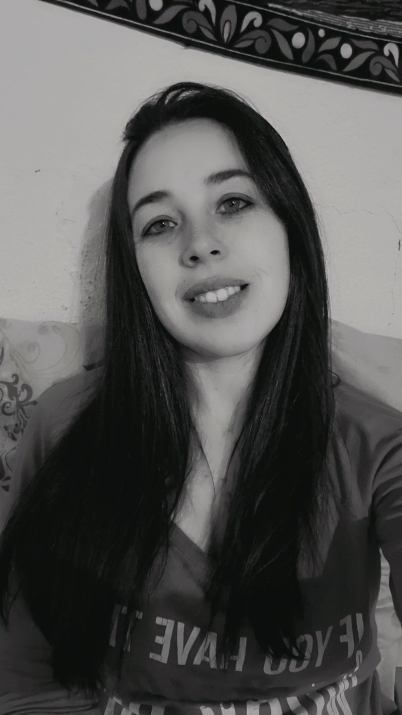 Estefany, 28