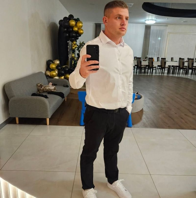 Artur, 34