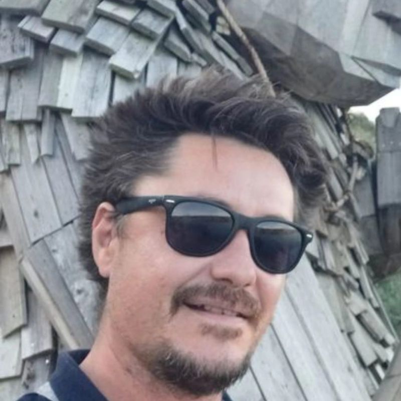 Lukas, 43