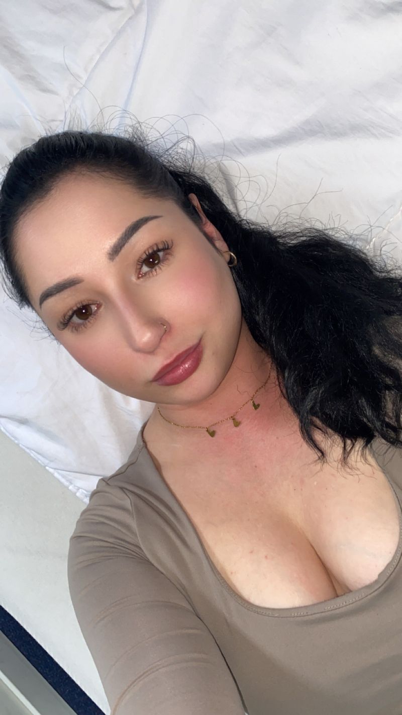 Monika, 27