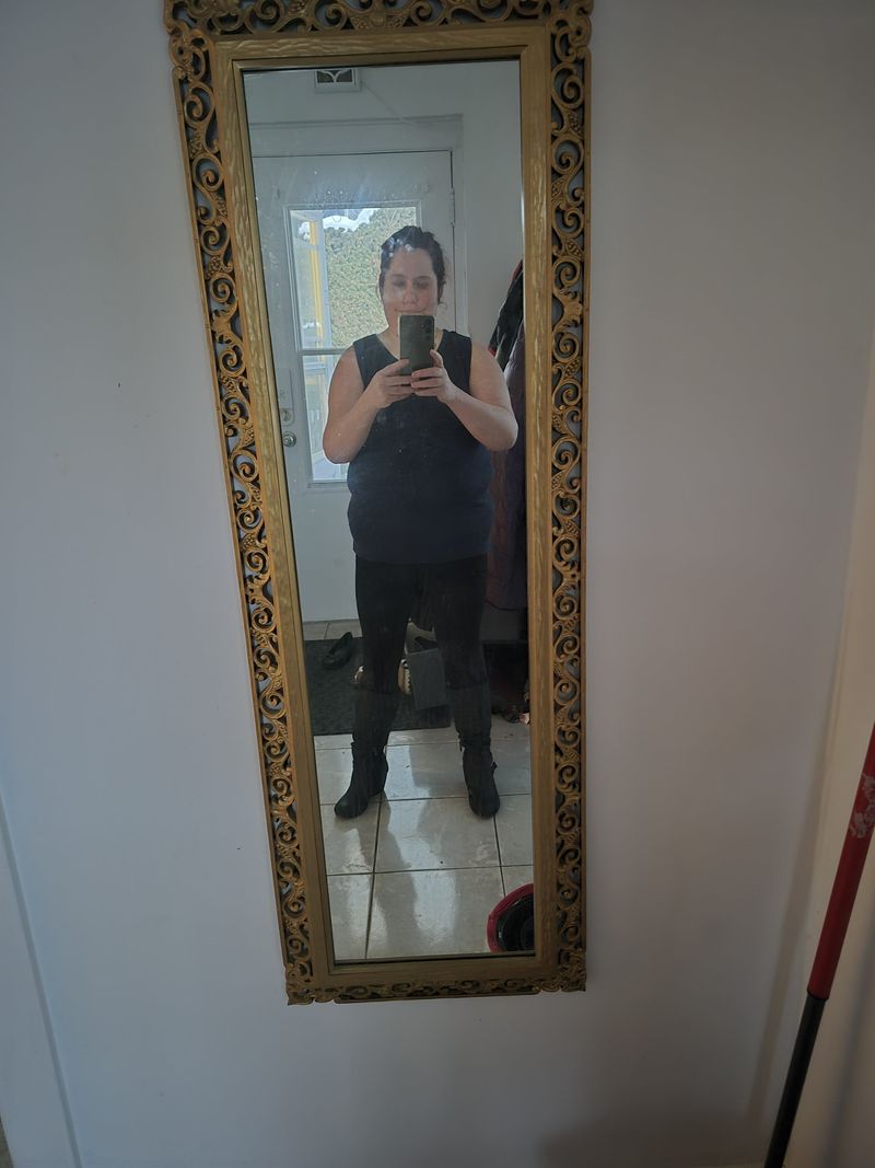 Myrianne, 44