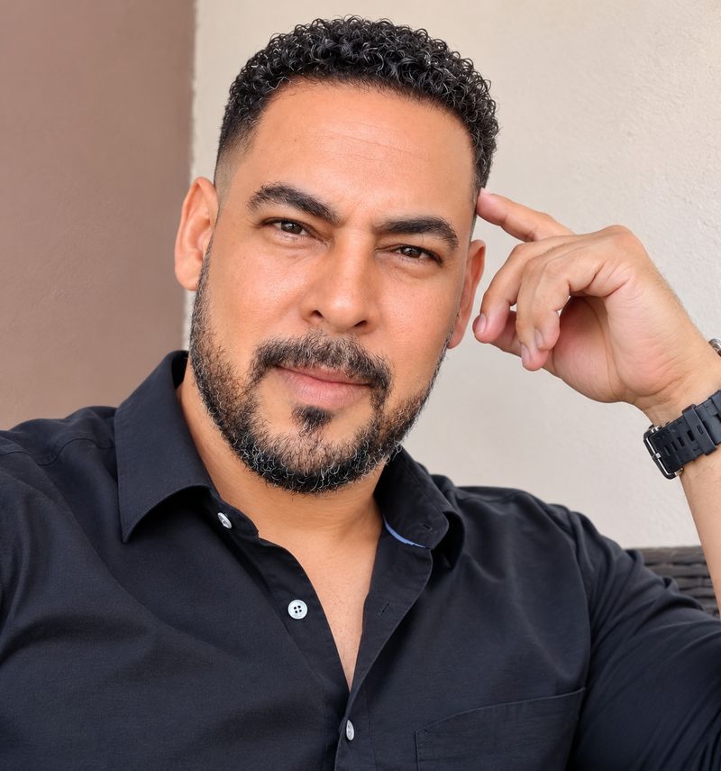 Elias, 49