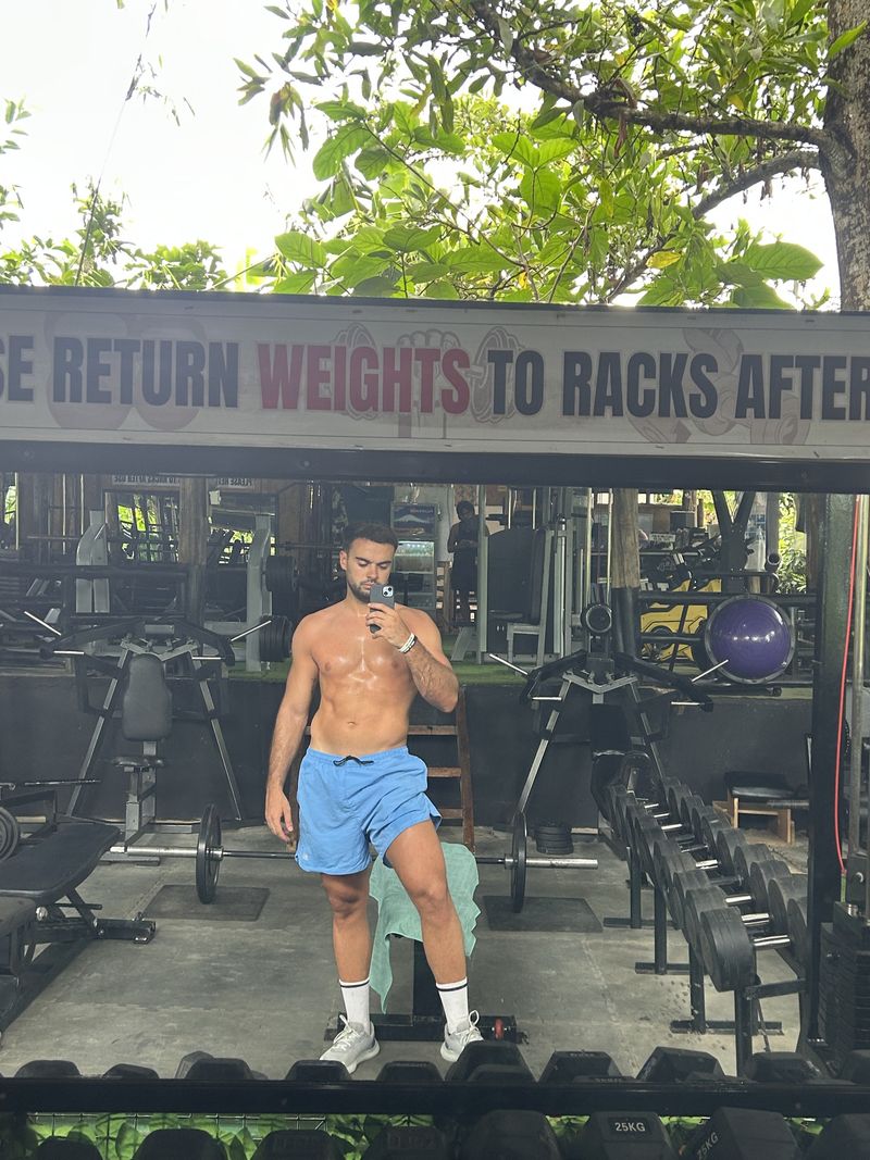 Alvaro, 27
