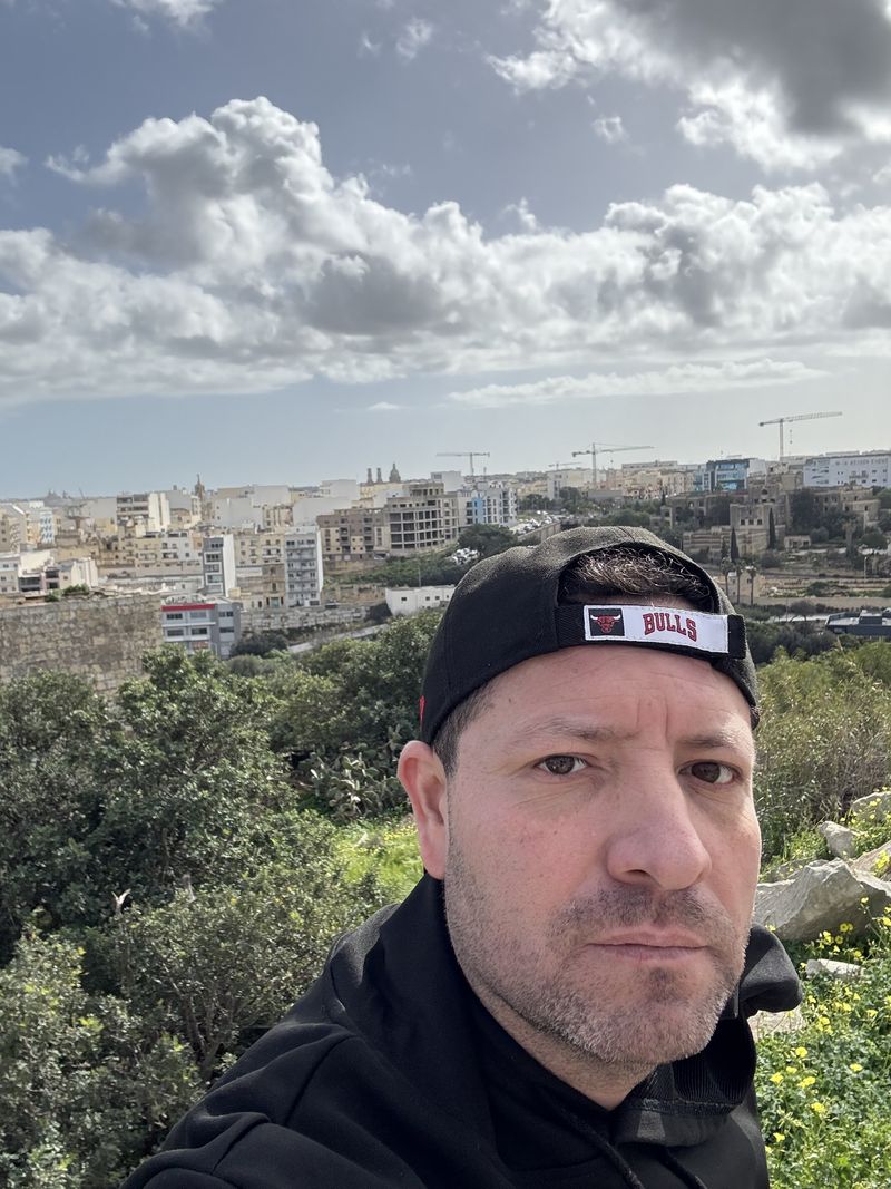 Rui, 42
