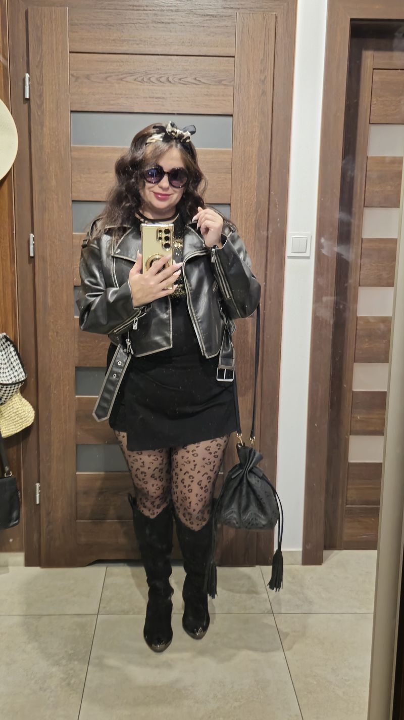 Leila, 42