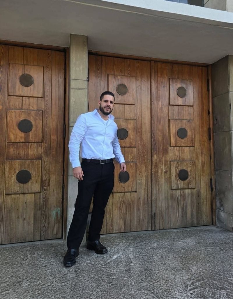 Luis, 39