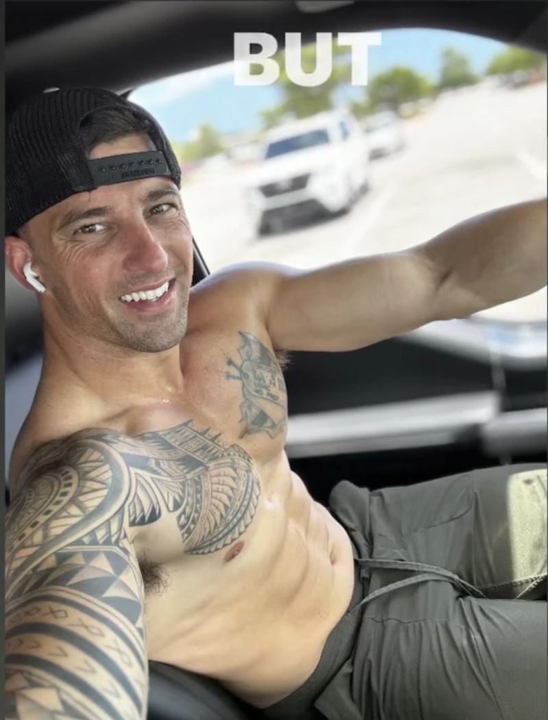 Dereck, 38