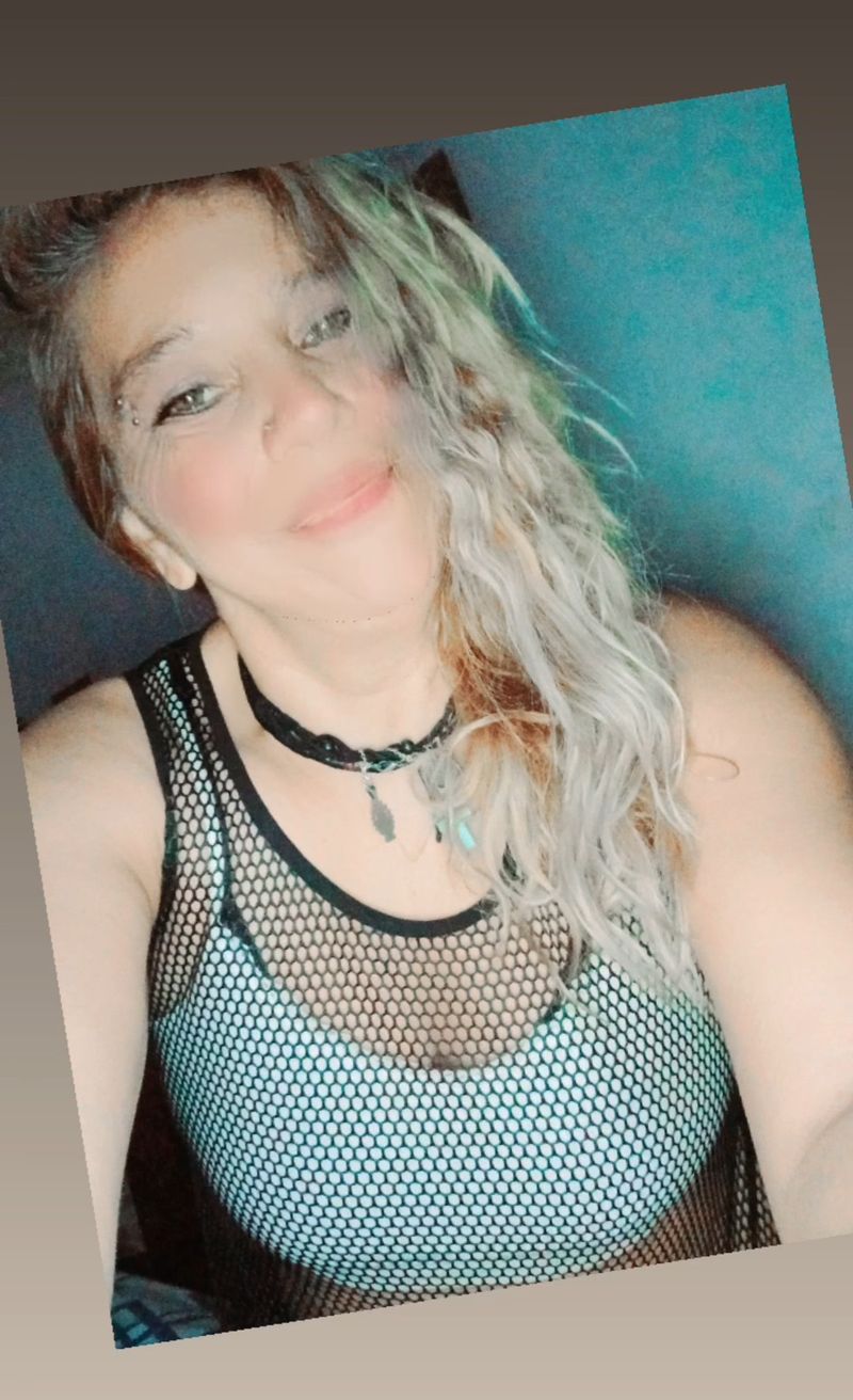 Vanesa, 47