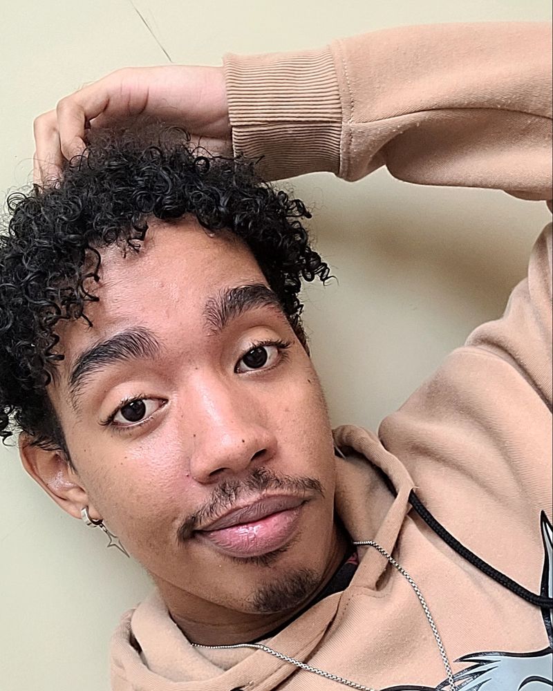 Luis Omar, 22