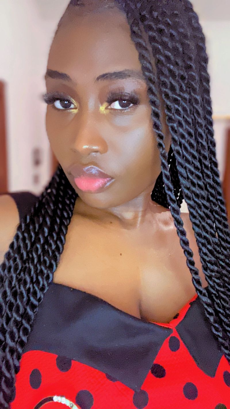 Nina, 29