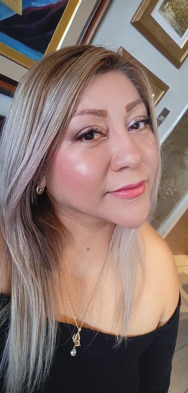 Nora, 48