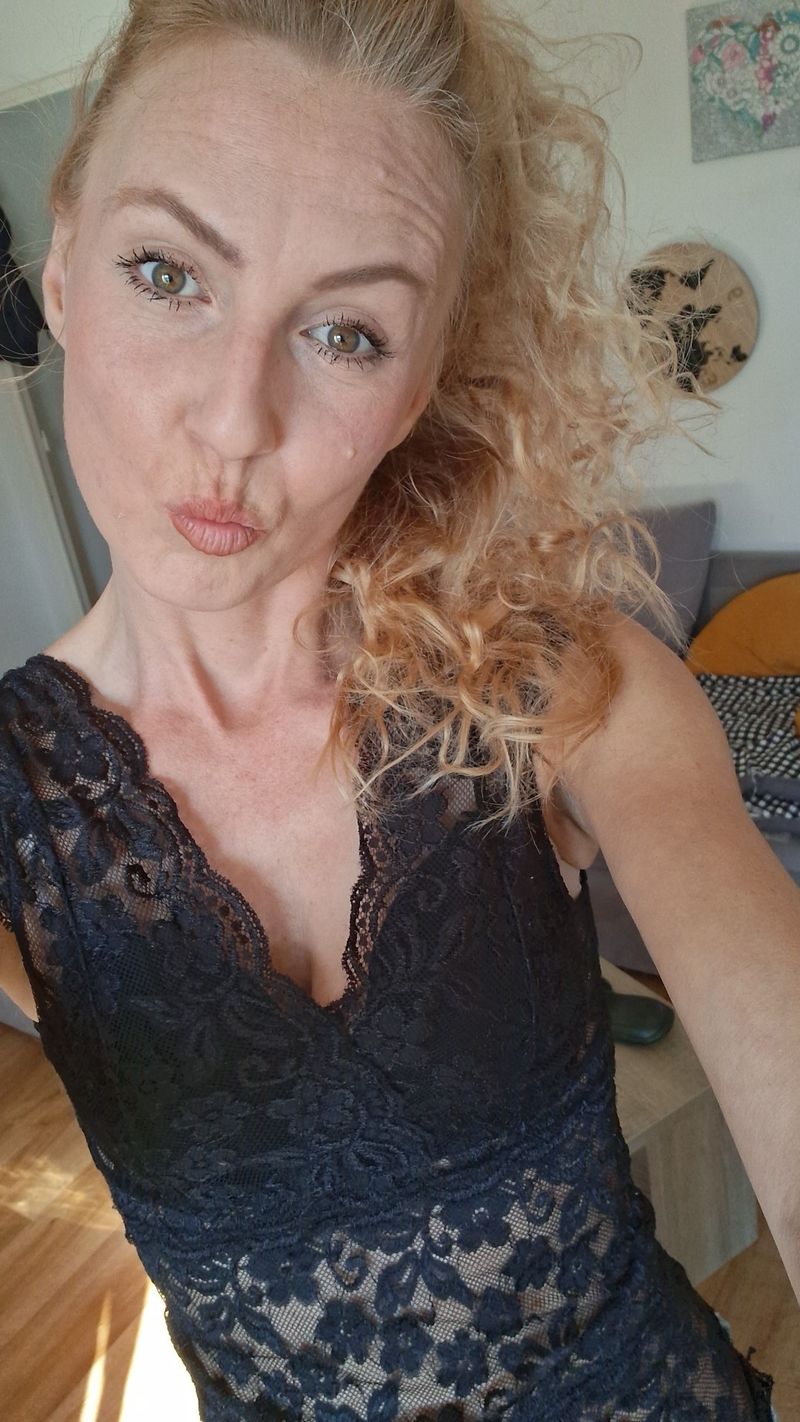 Marie, 32
