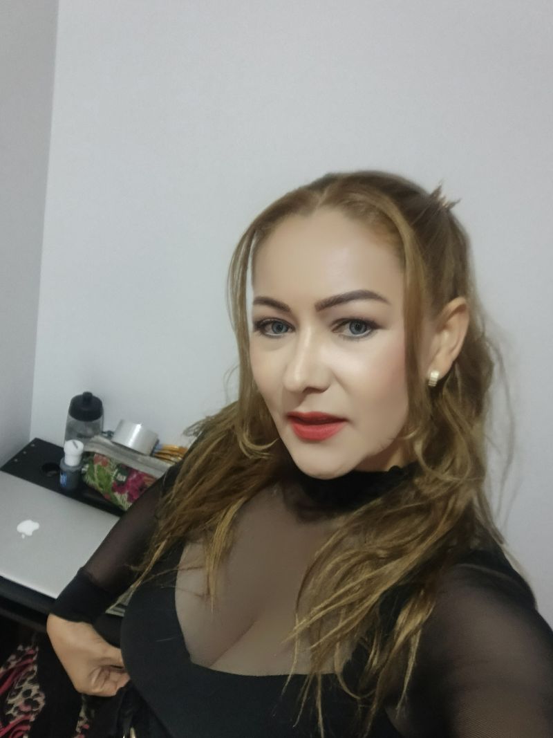 Conny, 48