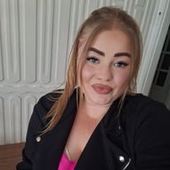 Karolina, 27