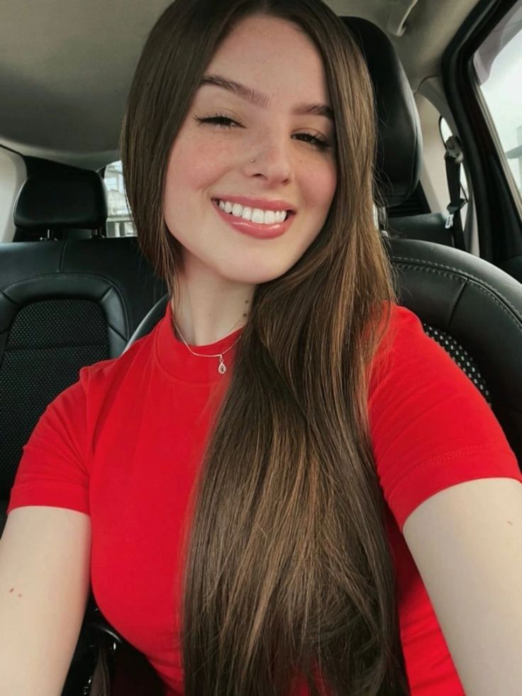 Nayeli, 23