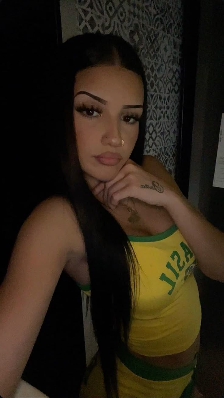 Carla, 19