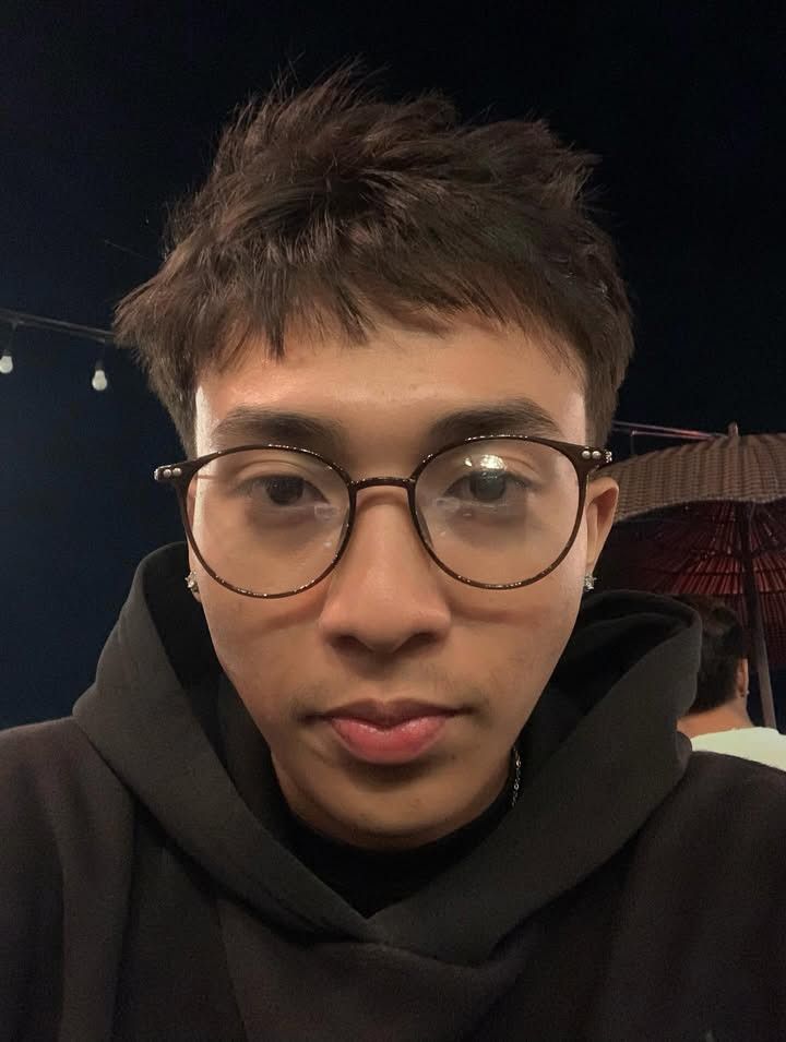 Yyi, 19
