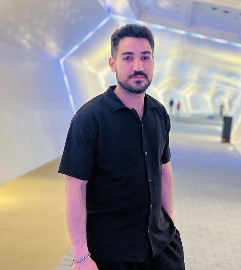 Ali, 28