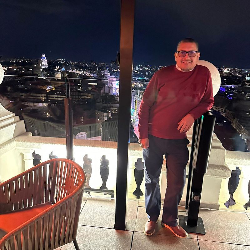 Sergio, 49