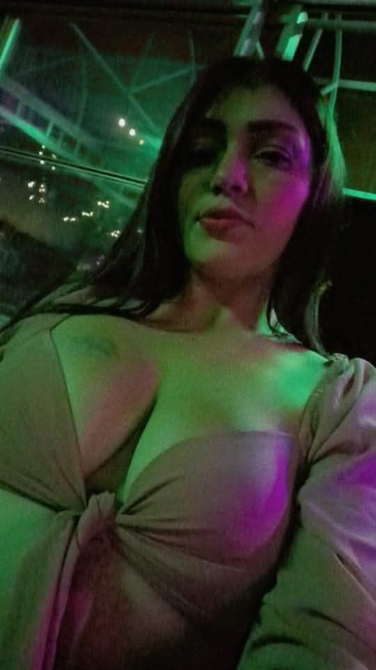 Nicole, 28