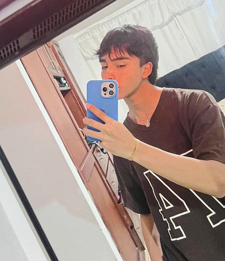 Andrés, 19